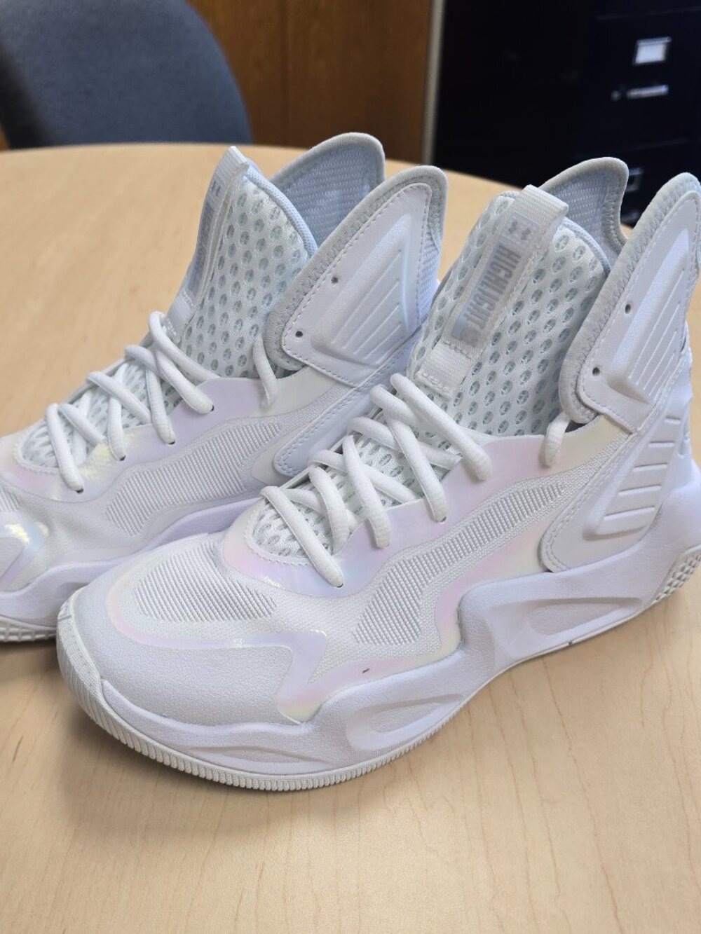 Under Armour Women's Highlight Ace 2 Volleyball Shoes - White/Light Pink - W 9.5